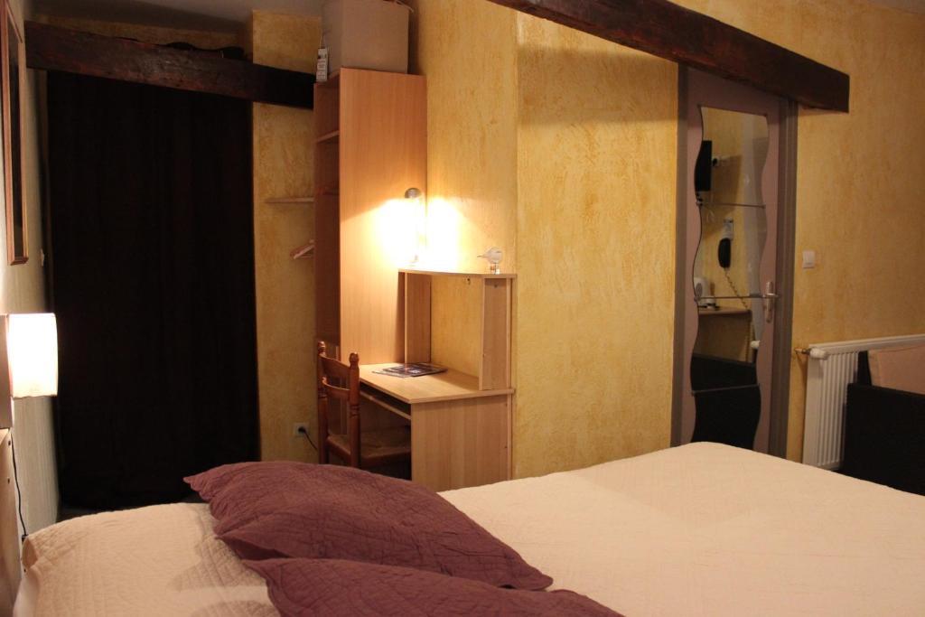 סן-אמנדה-לה-או Auberge Du Bord Des Eaux - Demi-Pension Assuree Sur Reservation מראה חיצוני תמונה